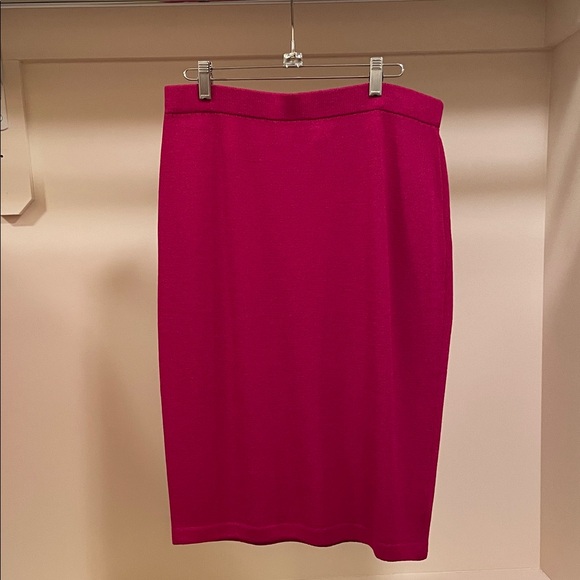 St. John Vibrant Pink Skirt Ensemble - Picture 5 of 14